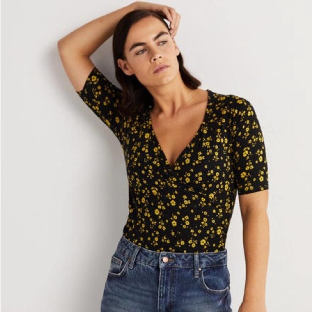 NEW Boden Short Sleeve Wrap Top in Black Floral Sprig Size 2
